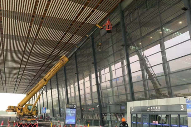 咸丰玻璃幕墙维护和保养